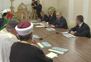 Начало встречи с муфтиями централизованных религиозных организаций мусульман России и руководителями Болгарской исламской академии