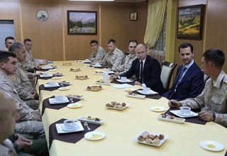 Встреча с российскими и сирийскими военными на авиабазе Хмеймим