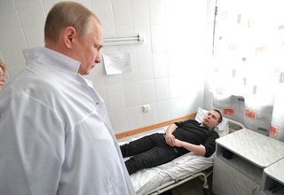Президент навестил в больнице пострадавших при пожаре в Кемерове