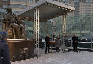 В Санкт-Петербурге открыт памятник Даниилу Гранину
