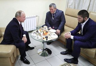 Встреча с российским борцом Хабибом Нурмагомедовым
